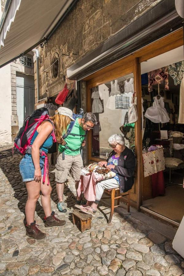Maison Au Loup: 16th Century Hotel in Old Town Le Puy Exterior photo
