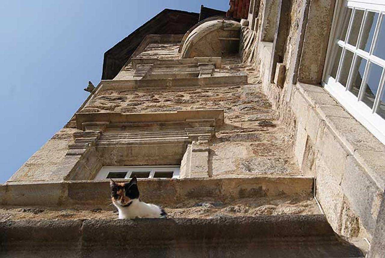 Maison Au Loup: 16th Century Hotel in Old Town Le Puy Exterior photo