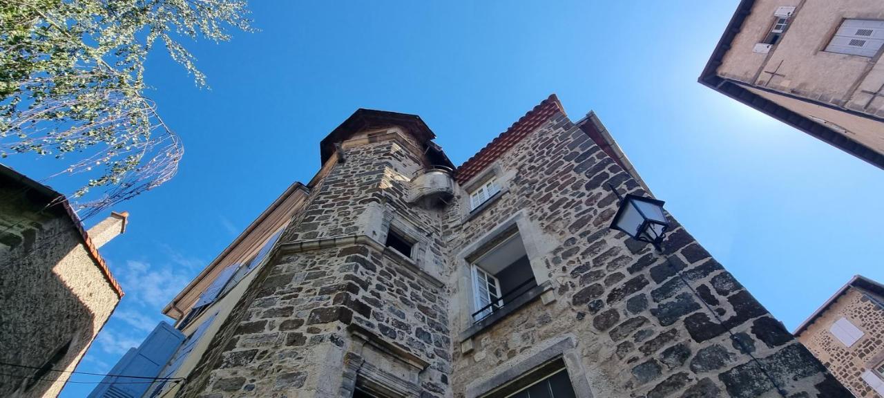 Maison Au Loup: 16th Century Hotel in Old Town Le Puy Exterior photo