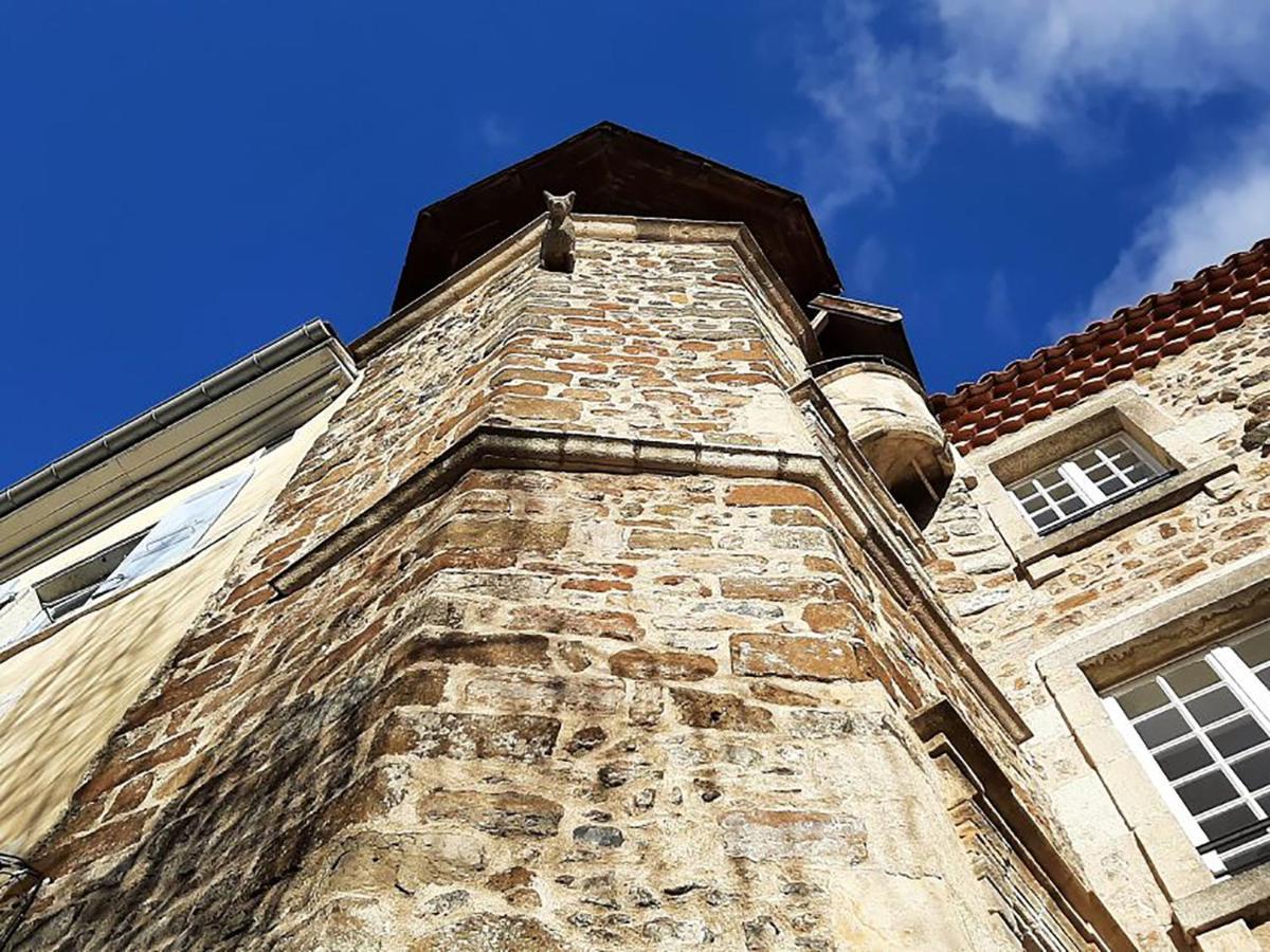 Maison Au Loup: 16th Century Hotel in Old Town Le Puy Exterior photo