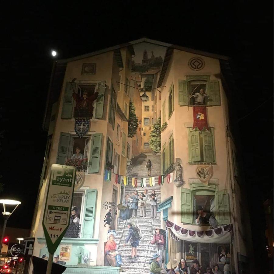 Maison Au Loup: 16th Century Hotel in Old Town Le Puy Exterior photo
