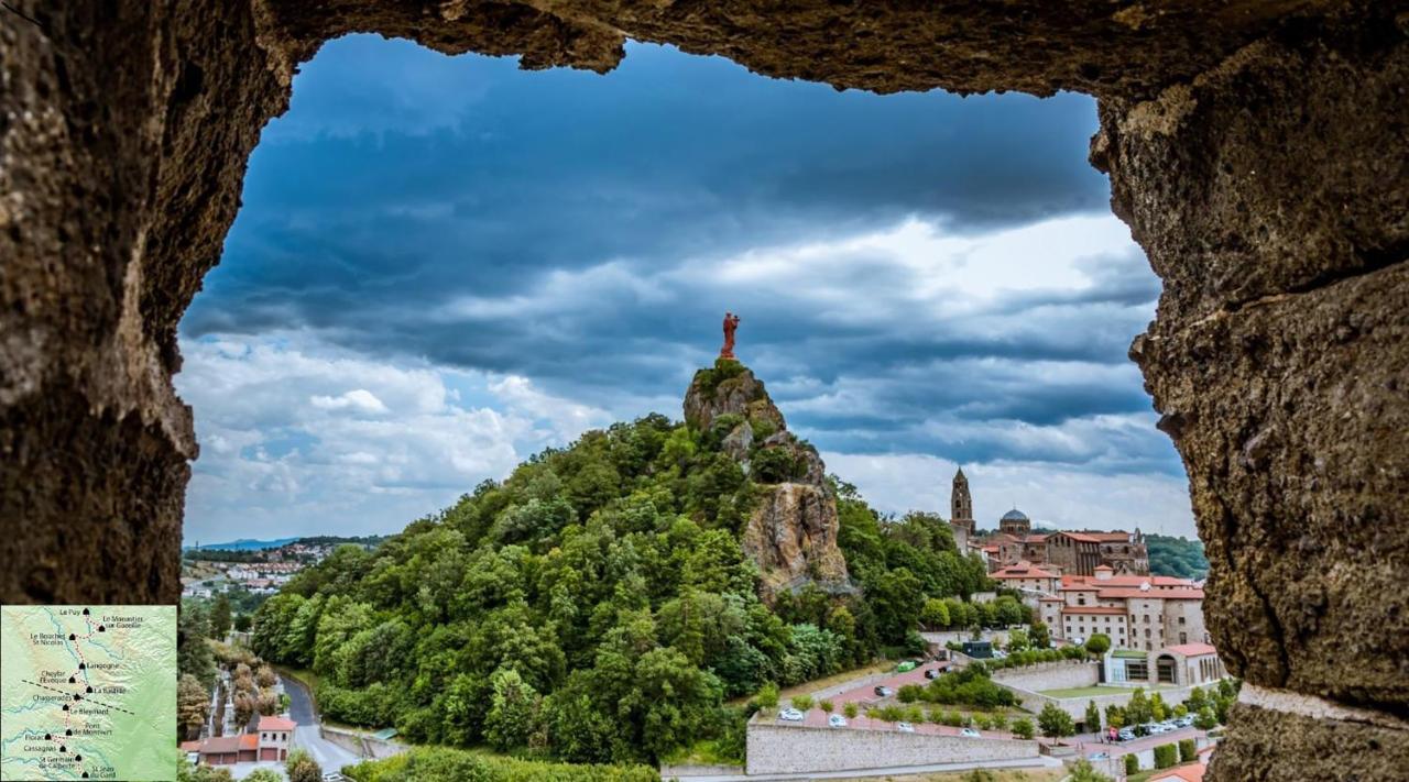 Maison Au Loup: 16th Century Hotel in Old Town Le Puy Exterior photo